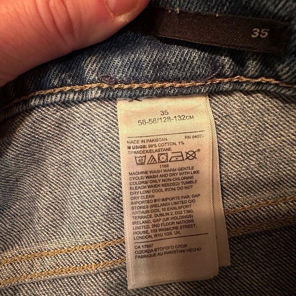 BANANA Republic Mid Rise, Light Wash Denim Shorts with Frayed Hem, Size 20. - Picture 9 of 10